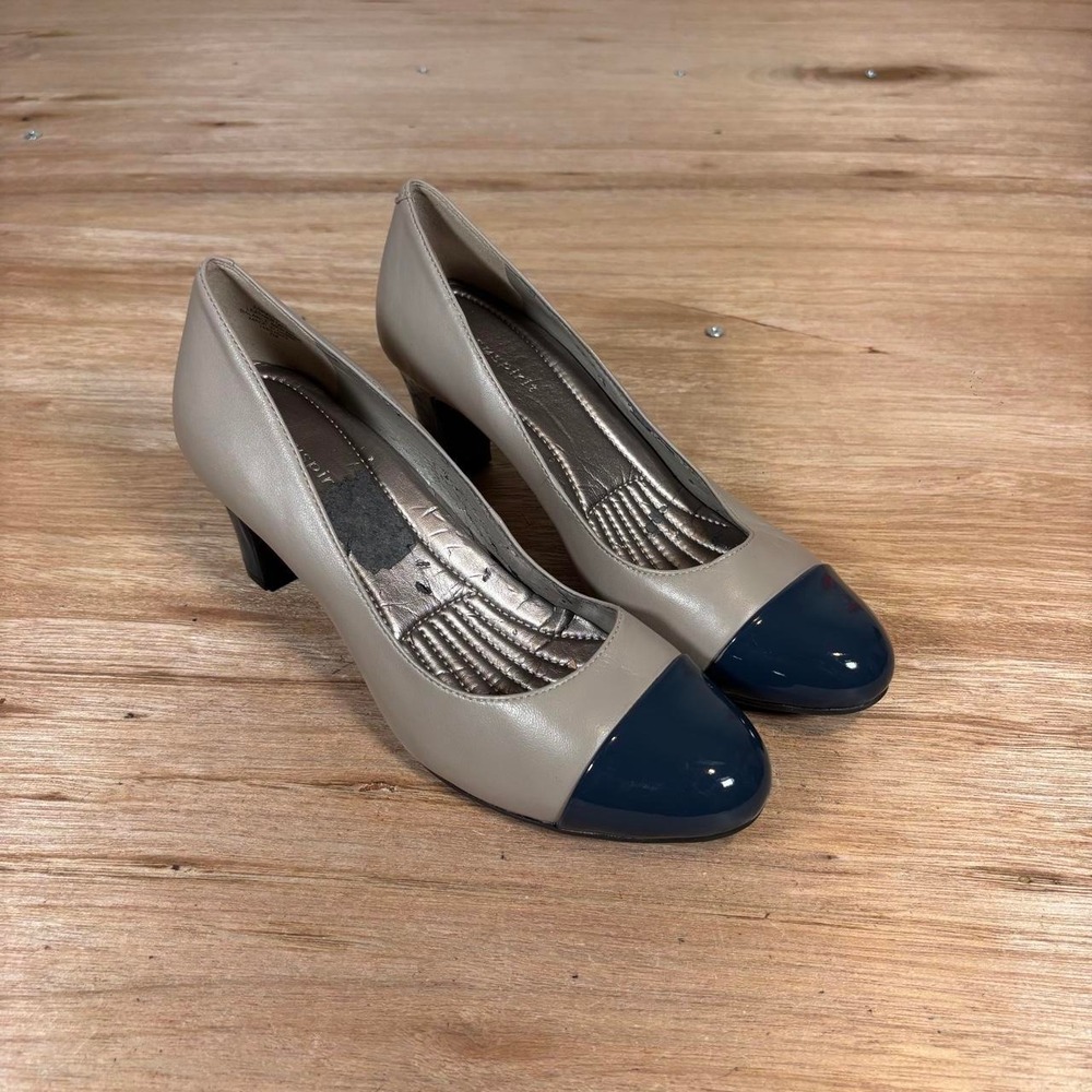 Easy Spirit ESRAPHAEL Pumps Taupe Navy Blue Patent Cap Toe Block Heel Size 7M
